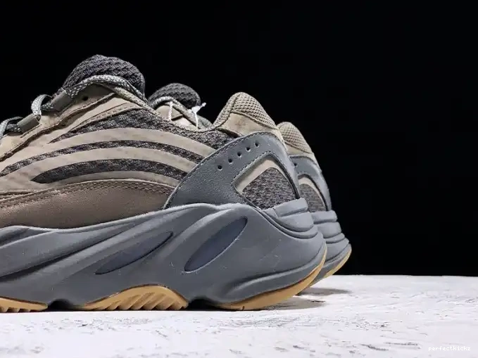 Geode v2 700 Yeezy EG6860 Adidas Boost 0512